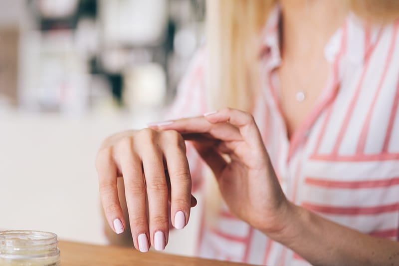 woman rubbing her hands